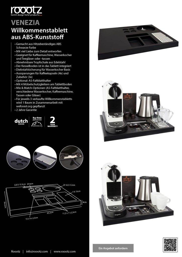 Willkommenstablett aus schwarzem Kunststoff mit Platz für eine Nespresso-Maschine, einen Wasserkocher, Tassen und Gläser