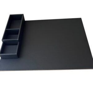 Hotel-Willkommenstablett aus schwarzem Kunstleder mit edler Ziernaht. Großformatig. Ideal für Hotelzimmer mit etwas mehr Platz. Bietet Gästen alles Notwendige an einem Ort.